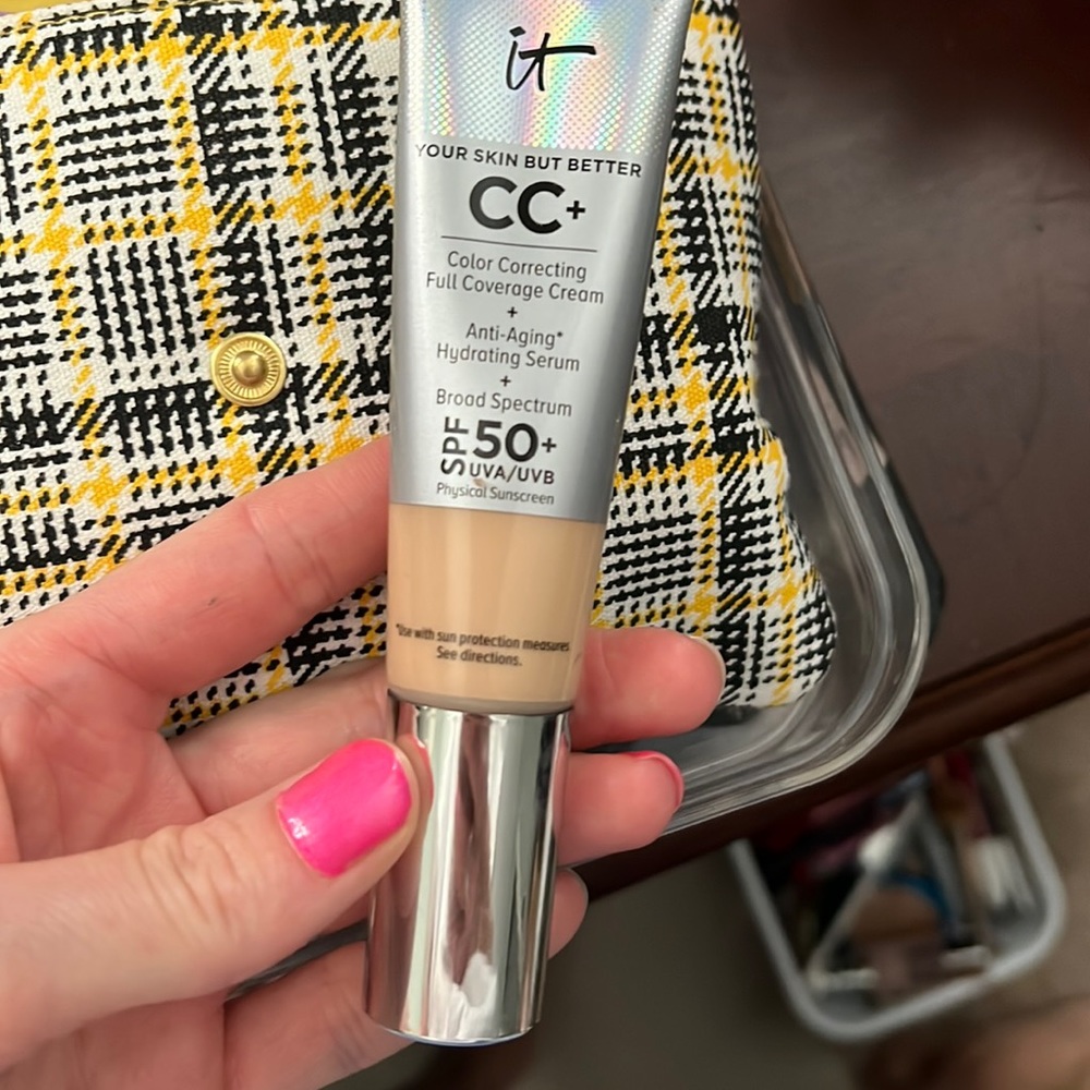 It cosmetics your skin but better cc cream LIGHT